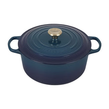 Load image into Gallery viewer, Signature Round Dutch Oven 7.25qt

